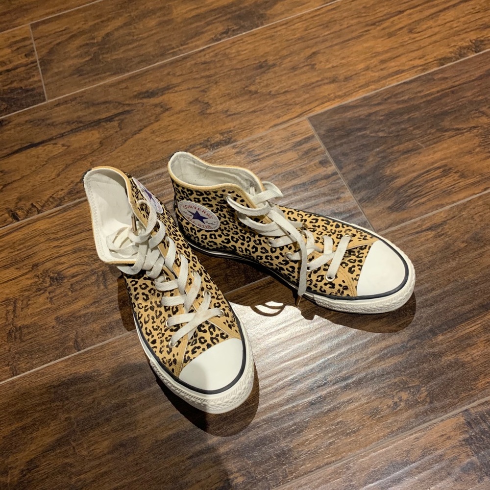Converse Women’s cheetah print high tops 7.5